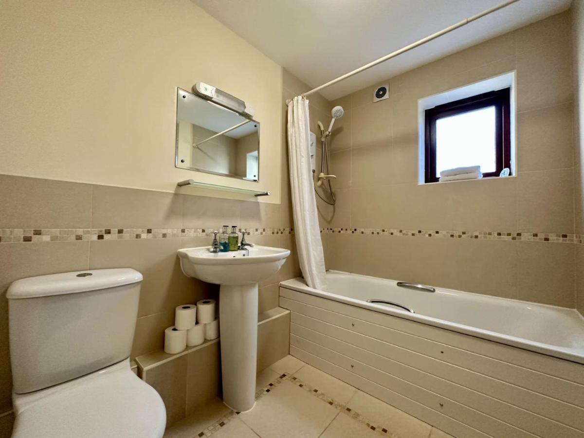 Super Apartment Next To Bicester Village Sleeps 4 ภายนอก รูปภาพ