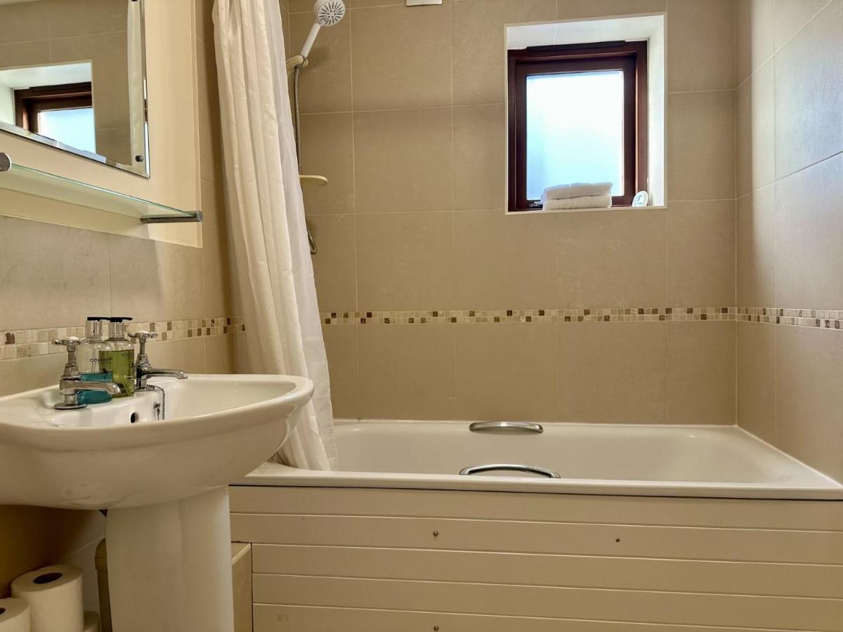 Super Apartment Next To Bicester Village Sleeps 4 ภายนอก รูปภาพ